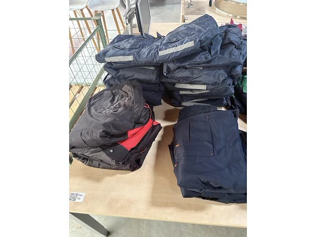 Ca.188x diverse werkkleding - afbeelding 7 van  23