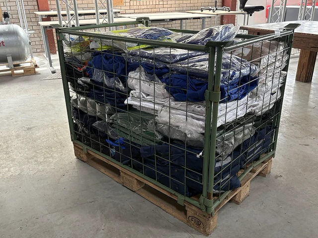 Ca.188x diverse werkkleding - afbeelding 1 van  23