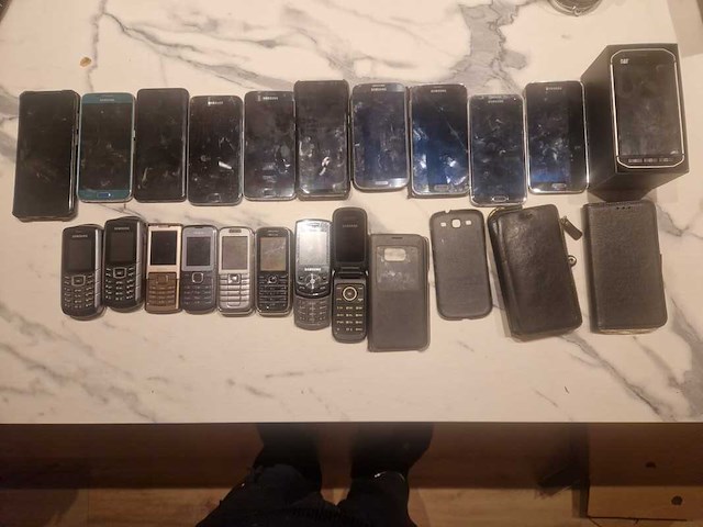 Ca.19x mobiele telefoon samsung, nokia, cat, o.a. nokia 6233 - afbeelding 1 van  18
