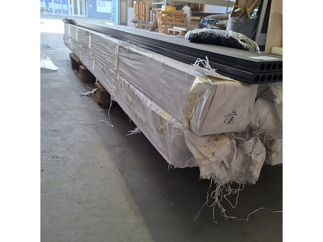 Ca.24x hkc vlonderdeel 2 zijdig incl. afstandhouders, black, 2026 - afbeelding 2 van  3