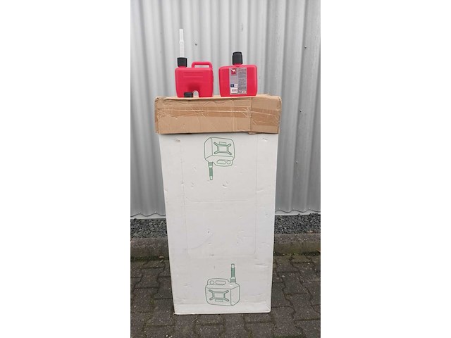 Ca.48x nieuwe jerrycans met schenktuit, rood - afbeelding 2 van  4