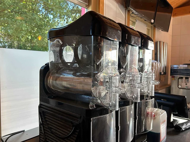 Cab skyline 3 - professionele slushmachine 3 reservoirs - afbeelding 5 van  11
