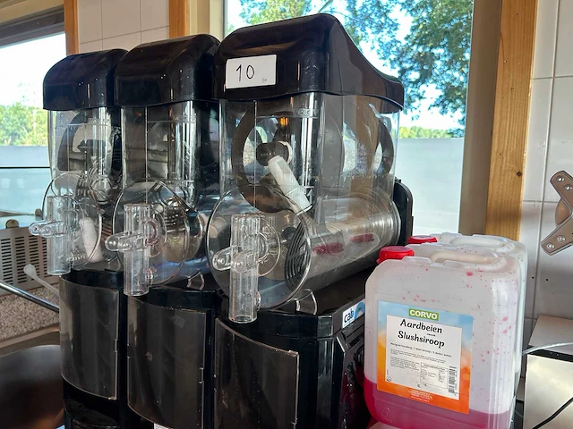 Cab skyline 3 - professionele slushmachine 3 reservoirs - afbeelding 8 van  11