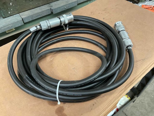 Cable and conduit assembly - afbeelding 1 van  2