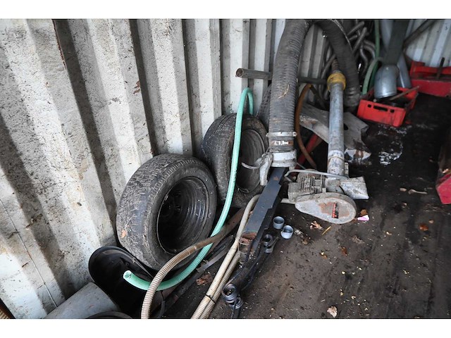 Cac - fbv 882 20”- zeecontainer met complete inhoud werkplaats container met tractor onderdelen - afbeelding 14 van  40