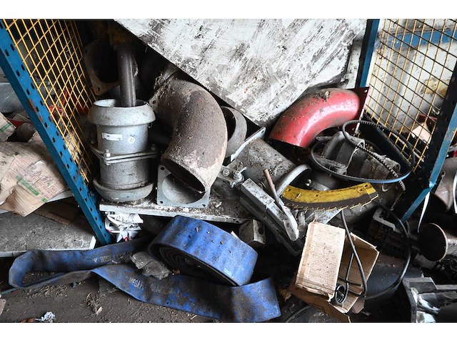 Cac - fbv 882 20”- zeecontainer met complete inhoud werkplaats container met tractor onderdelen - afbeelding 5 van  40