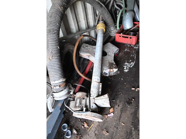 Cac - fbv 882 20”- zeecontainer met complete inhoud werkplaats container met tractor onderdelen - afbeelding 10 van  40