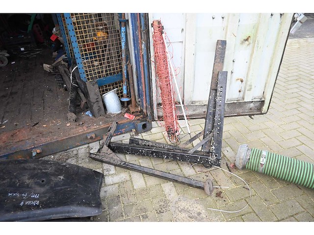 Cac - fbv 882 20”- zeecontainer met complete inhoud werkplaats container met tractor onderdelen - afbeelding 18 van  40