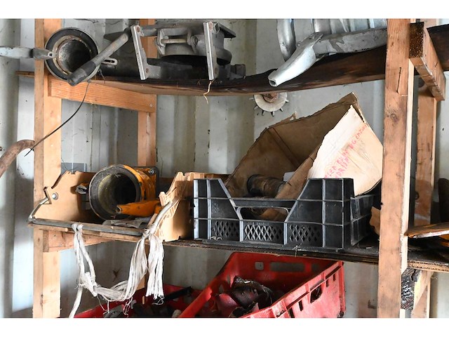 Cac - fbv 882 20”- zeecontainer met complete inhoud werkplaats container met tractor onderdelen - afbeelding 34 van  40