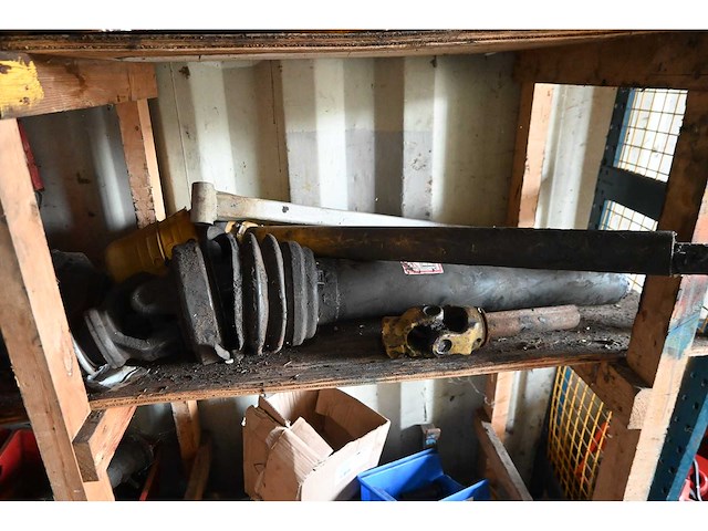 Cac - fbv 882 20”- zeecontainer met complete inhoud werkplaats container met tractor onderdelen - afbeelding 40 van  40