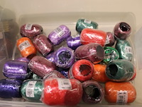 Cadeau en versierproducten w.o. lint en strikbloemen - afbeelding 3 van  4