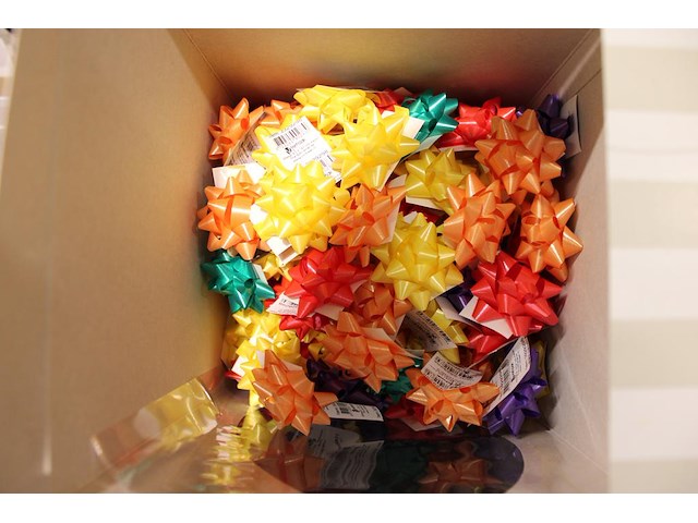 Cadeau en versierproducten w.o. lint en strikbloemen - afbeelding 4 van  4