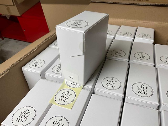 Cadeau sticker “a gift for you” (7000x) - afbeelding 1 van  1