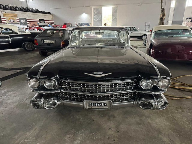 Cadillac - fleetwood - fleetwood - oldtimer - afbeelding 12 van  17