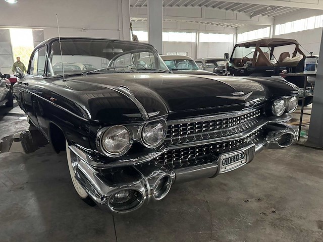 Cadillac - fleetwood - fleetwood - oldtimer - afbeelding 14 van  17