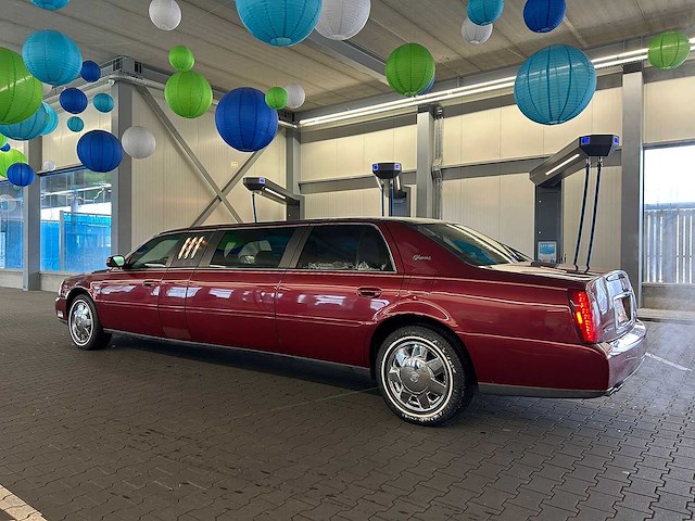 Cadillac - limo - - car - afbeelding 9 van  16
