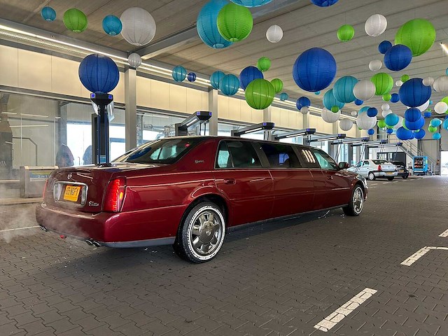 Cadillac - limo - - car - afbeelding 10 van  16