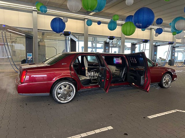 Cadillac - limo - - car - afbeelding 11 van  16