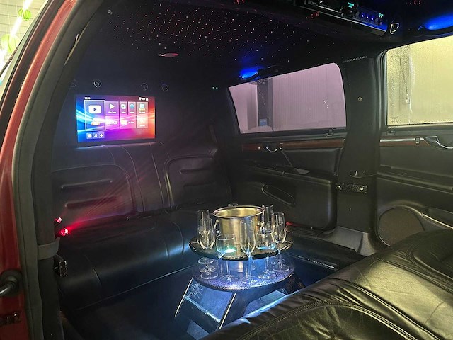 Cadillac - limo - - car - afbeelding 14 van  16