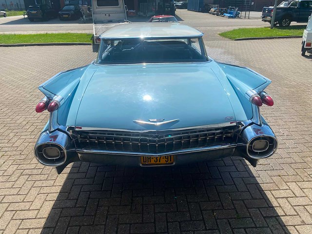 Cadillac - series 62 flat top 1959 - oldtimer - afbeelding 10 van  13