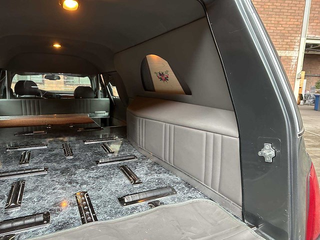 Cadillac deville miller meteor hearse 4.6 v8 279pk 2005 rouwauto - afbeelding 25 van  40