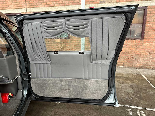 Cadillac deville miller meteor hearse 4.6 v8 279pk 2005 rouwauto - afbeelding 30 van  40
