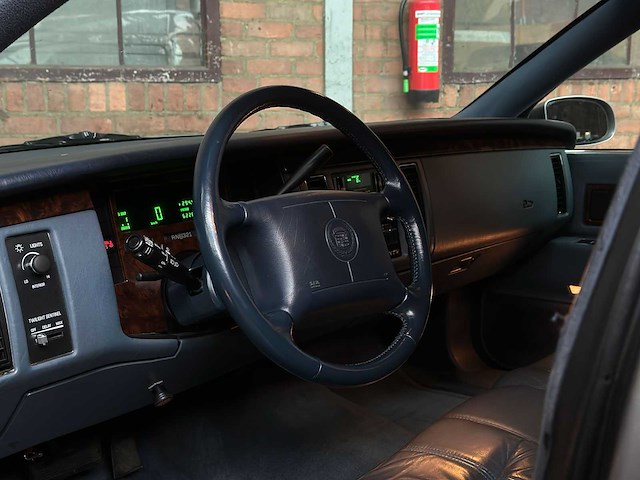 Cadillac fleetwood krystal koach funeral car 5.7 v8 263pk 1995 - afbeelding 9 van  43