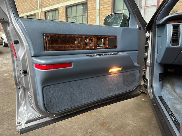 Cadillac fleetwood krystal koach funeral car 5.7 v8 263pk 1995 - afbeelding 19 van  43