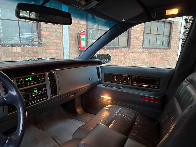 Cadillac fleetwood krystal koach funeral car 5.7 v8 263pk 1995 - afbeelding 8 van  24