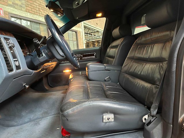 Cadillac fleetwood krystal koach funeral car 5.7 v8 263pk 1995 - afbeelding 12 van  24
