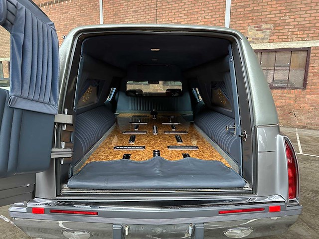 Cadillac fleetwood krystal koach funeral car 5.7 v8 263pk 1995 - afbeelding 16 van  24
