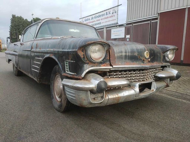 Cadillec fleetwood - 1957 - personenauto - afbeelding 11 van  18