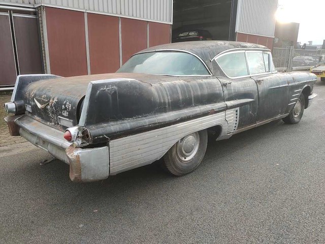 Cadillec fleetwood - 1957 - personenauto - afbeelding 17 van  18