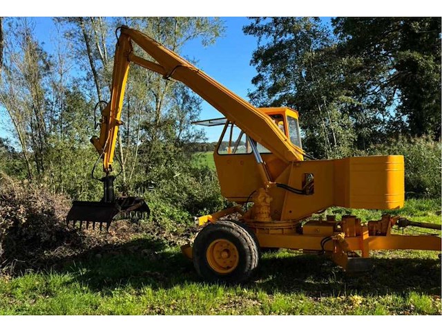 Caesar vaiacar getrokken graafmachine - afbeelding 1 van  11