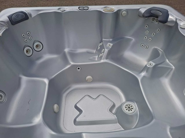 Caldera 6 persoons jacuzzi en buitenspa - afbeelding 8 van  29