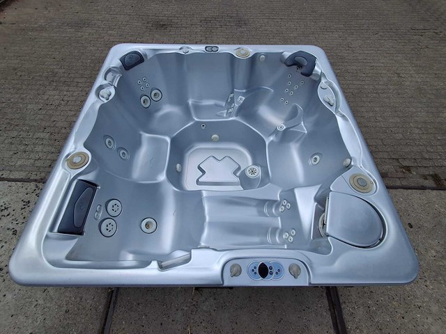 Caldera 6 persoons jacuzzi en buitenspa - afbeelding 1 van  29