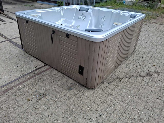 Caldera 6 persoons jacuzzi en buitenspa - afbeelding 18 van  29