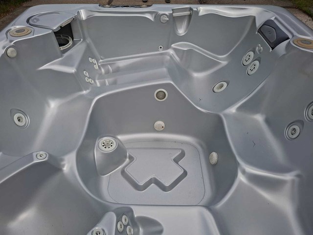 Caldera 6 persoons jacuzzi en buitenspa - afbeelding 29 van  29