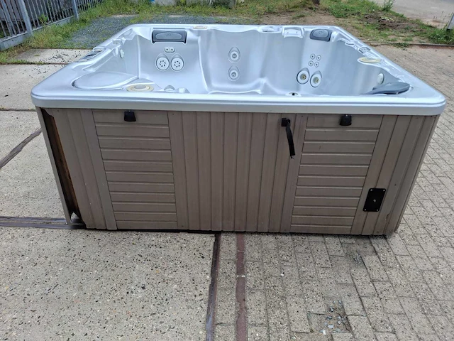 Caldera 6 persoons jacuzzi en buitenspa - afbeelding 17 van  29