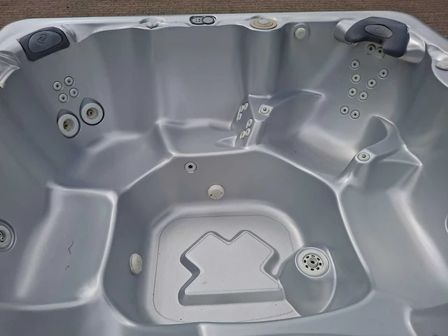 Caldera 6 persoons jacuzzi en buitenspa - afbeelding 8 van  29