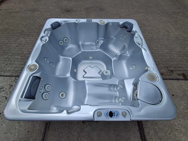 Caldera 6 persoons jacuzzi en buitenspa - afbeelding 1 van  29