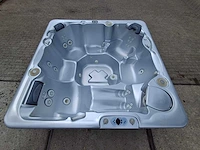 Caldera 6 persoons jacuzzi en buitenspa