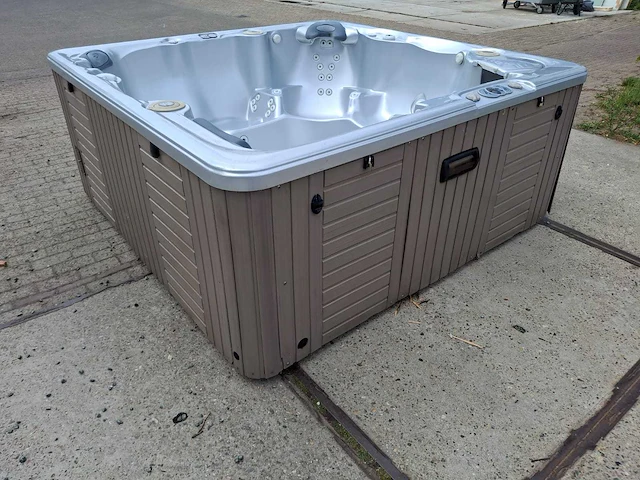 Caldera 6 persoons jacuzzi en buitenspa - afbeelding 10 van  10