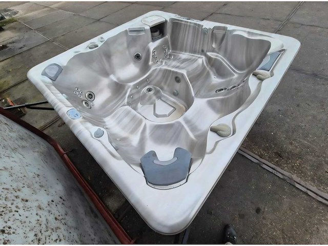 Caldera spa 6 persoons jacuzzi en buitenspa - afbeelding 1 van  16