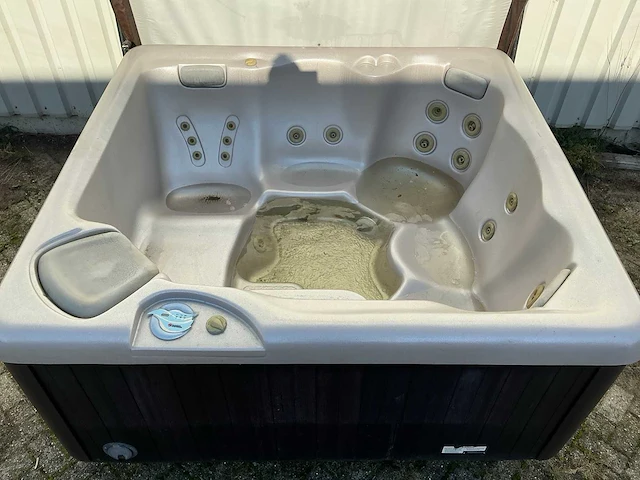 Calefornia cooperage jacuzzi - afbeelding 1 van  8