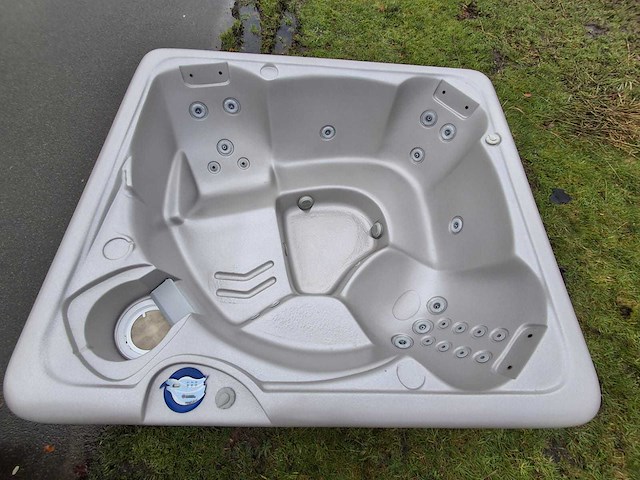 California cooperage 5 persoons jacuzzi en buitenspa - afbeelding 1 van  29
