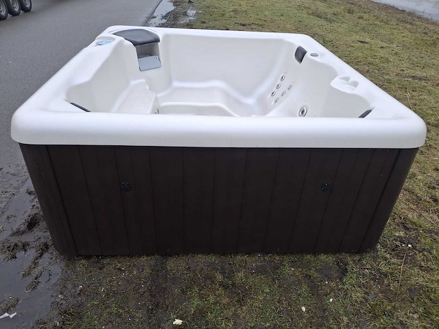 California cooperage 5 persoons jacuzzi en buitenspa - afbeelding 19 van  25