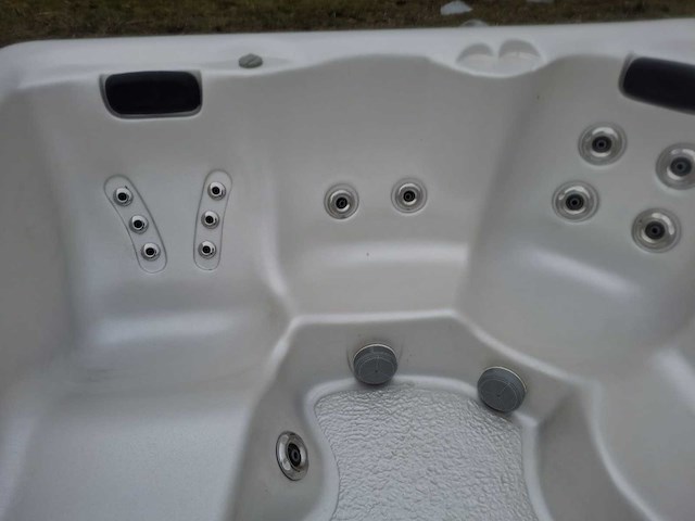 California cooperage 5 persoons jacuzzi en buitenspa - afbeelding 1 van  13