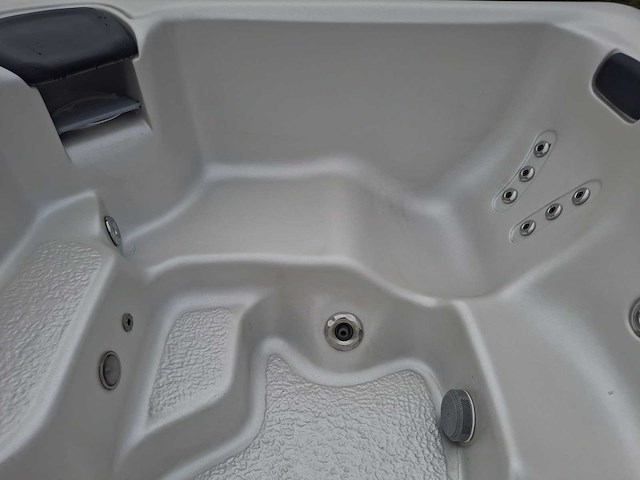 California cooperage 5 persoons jacuzzi en buitenspa - afbeelding 9 van  13