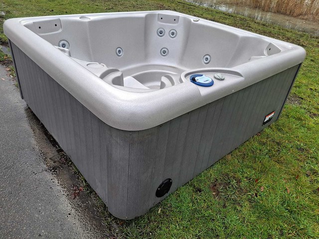 California cooperage 5 persoons jacuzzi en buitenspa - afbeelding 9 van  16
